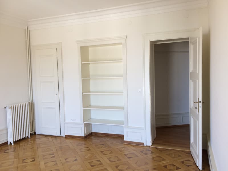 Très bel appartement avec beaucoup de cachet, spacieux et lumineux bénéficiant d'une belle échappée sur le lac (13)