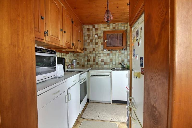 JOLI CHALET DE 5 PIECES AVEC UNE DEPENDANCE ET 2 GARAGES FERMES (3)