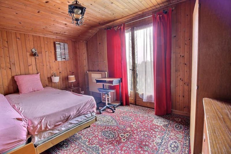 JOLI CHALET DE 5 PIECES AVEC UNE DEPENDANCE ET 2 GARAGES FERMES (7)
