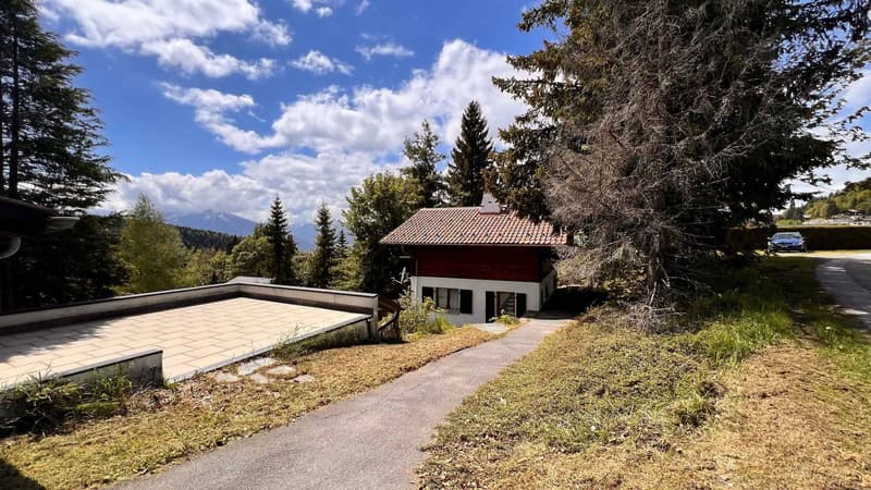 JOLI CHALET DE 5 PIECES AVEC UNE DEPENDANCE ET 2 GARAGES FERMES (9)