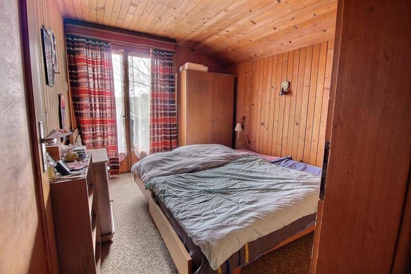 JOLI CHALET DE 5 PIECES AVEC UNE DEPENDANCE ET 2 GARAGES FERMES (6)