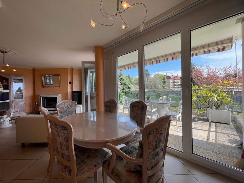 VASTE ET LUMINEUX LOGEMENT DE 3,5 PIECES DE 98M2 AVEC GRANDE TERRASSE DE 16M2 - VUE SUR LE LAC ET LES MONTAGNES (6)