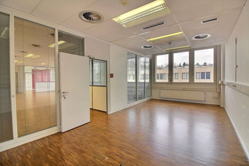 BELLE SURFACE ADMINISTRATIVE DE 186 M2 (7)