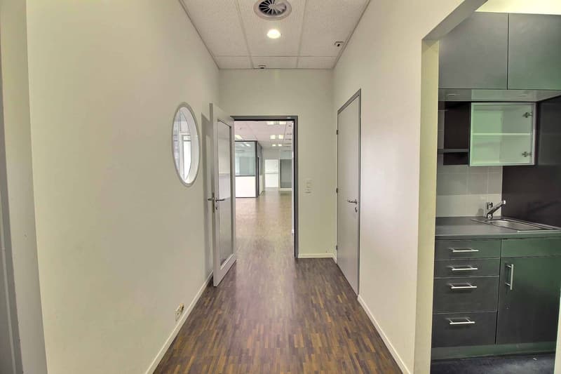 BELLE SURFACE ADMINISTRATIVE DE 186 M2 (6)