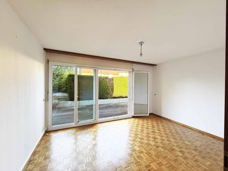 Appartement de 5.5 pièces avec vaste terrasse dans un cadre verdoyant (6)