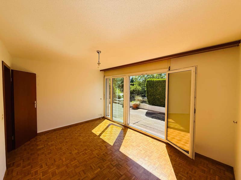 Appartement de 5.5 pièces avec vaste terrasse dans un cadre verdoyant (6)