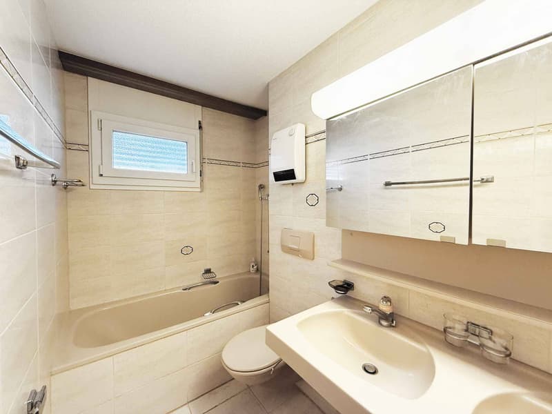 Appartement de 5.5 pièces avec vaste terrasse dans un cadre verdoyant (7)