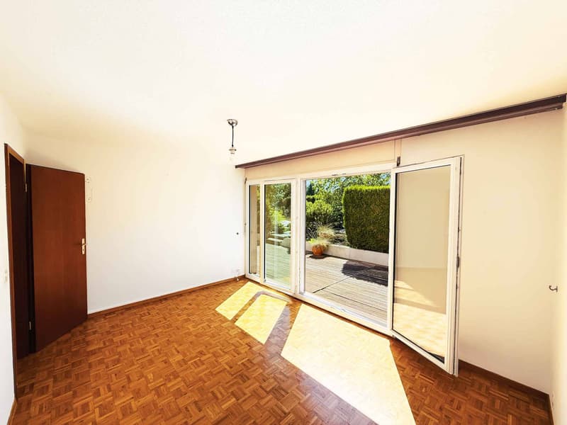 Appartement de 5.5 pièces avec vaste terrasse dans un cadre verdoyant (4)