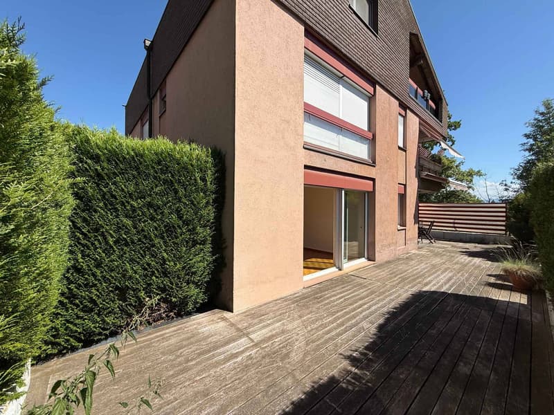 Appartement de 5.5 pièces avec vaste terrasse dans un cadre verdoyant (8)