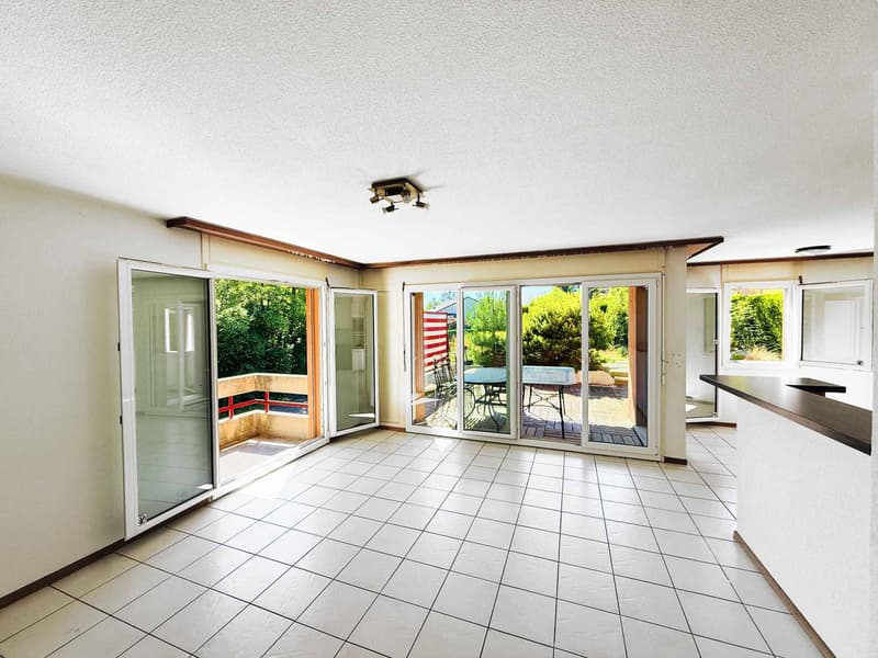 Appartement de 5.5 pièces avec vaste terrasse dans un cadre verdoyant (1)