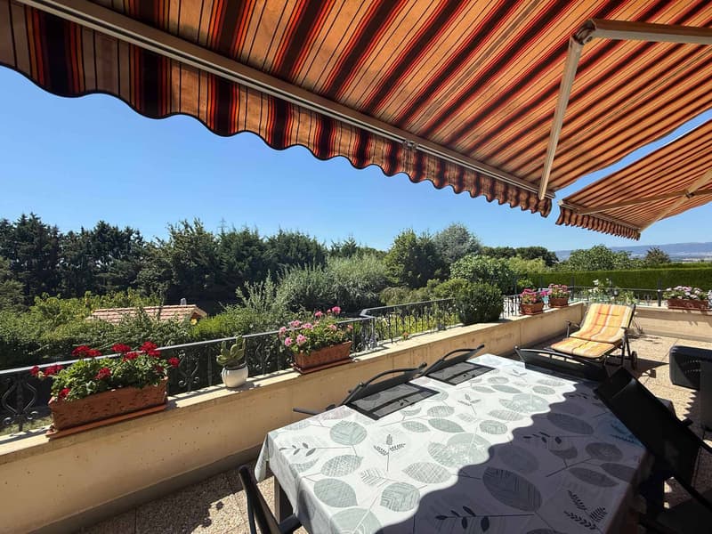 Villa familiale avec piscine et vue dégagée aux portes de Lausanne (11)