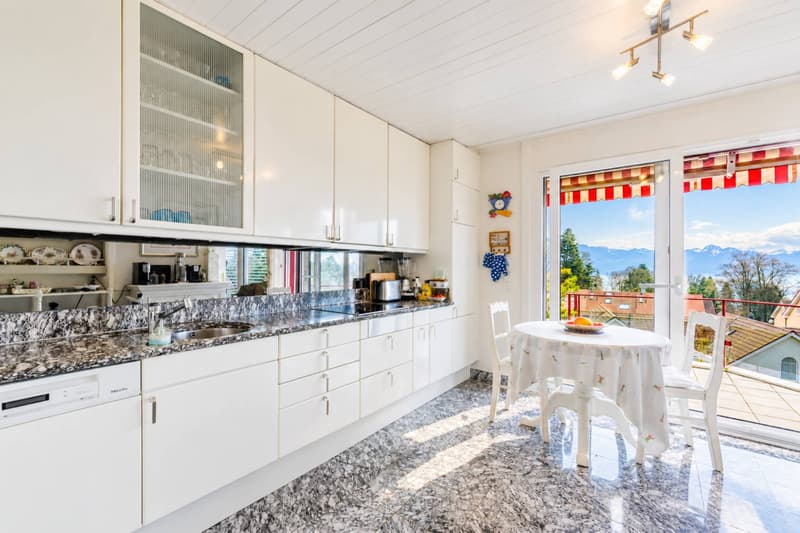 Élégant appartement traversant avec ascenseur privatif, terrasses et vue dégagée à Pully Nord (3)