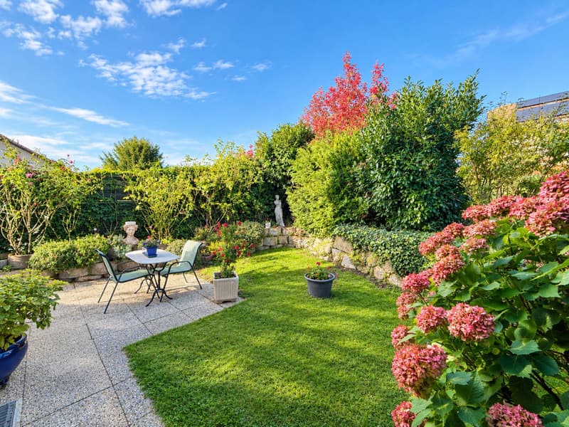 RENENS Villa mitoyenne de 5.5 pièces avec jardin arboré et beaux volumes (3)