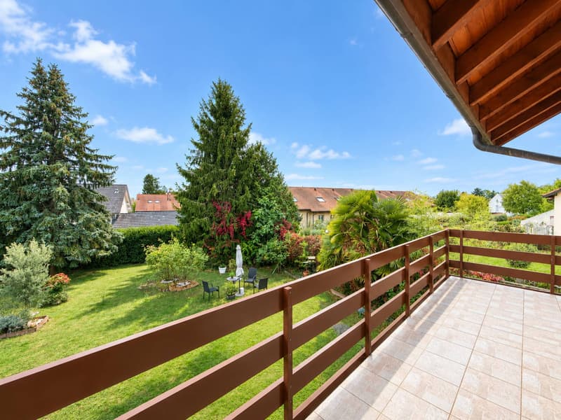 RENENS Villa mitoyenne de 5.5 pièces avec jardin arboré et beaux volumes (11)