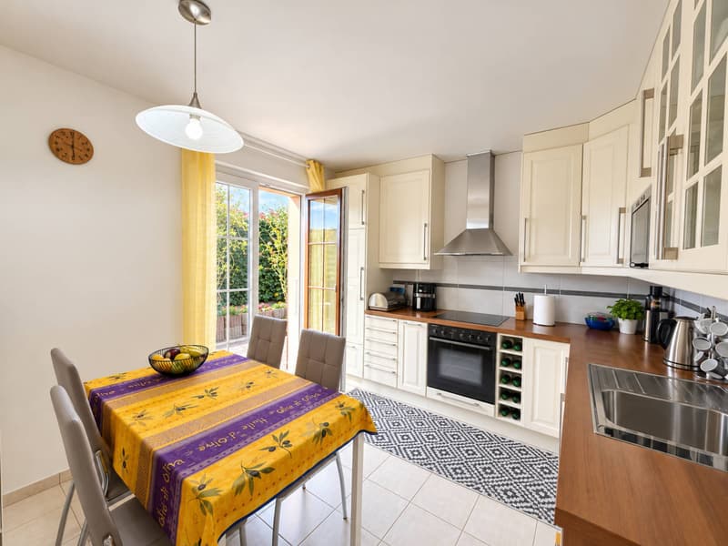 RENENS Villa mitoyenne de 5.5 pièces avec jardin arboré et beaux volumes (6)