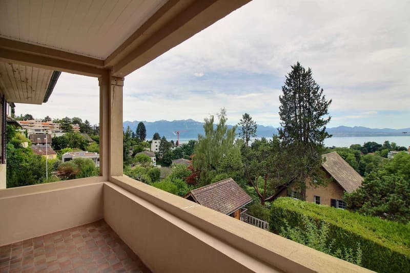Superbe appartement entièrement rénové avec vue imprenable sur le lac (6)