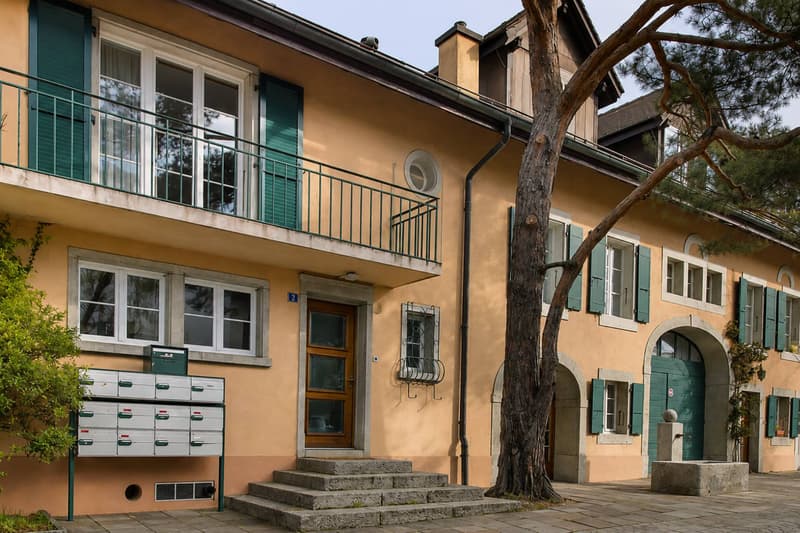 Charmant appartement de 3,5 pièces avec balcon à St-Sulpice (1)