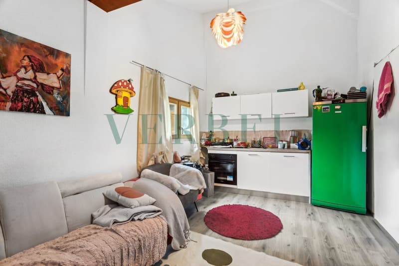 Grande maison avec potentiel d'aménagement (7)