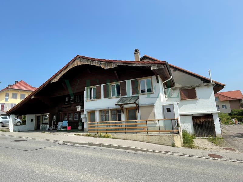 Grande maison avec potentiel d'aménagement (2)