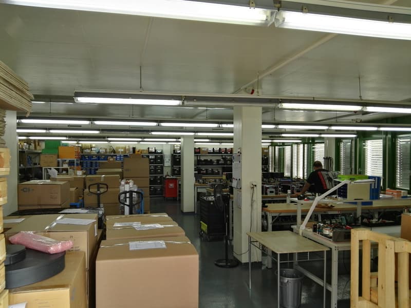 Atelier / bureau situé dans une Z.I. à Préverenges (7)