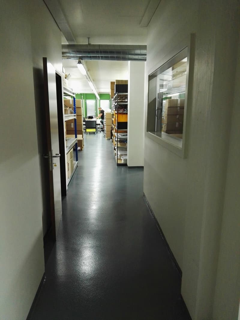 Atelier / bureau situé dans une Z.I. à Préverenges (4)