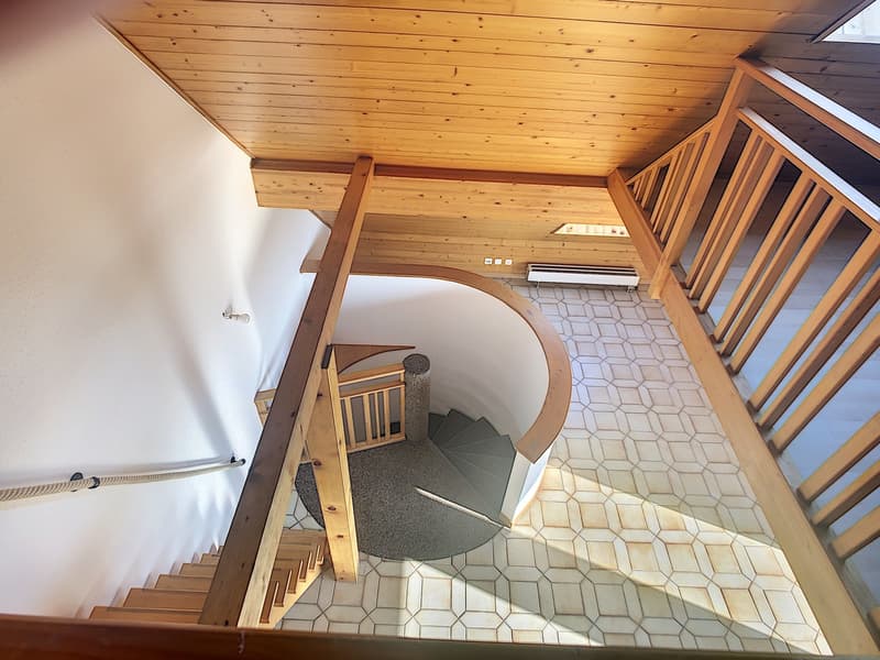 Au coeur de la bourgade d'Oron-la-Ville  5.5 pièces en triplex (12)
