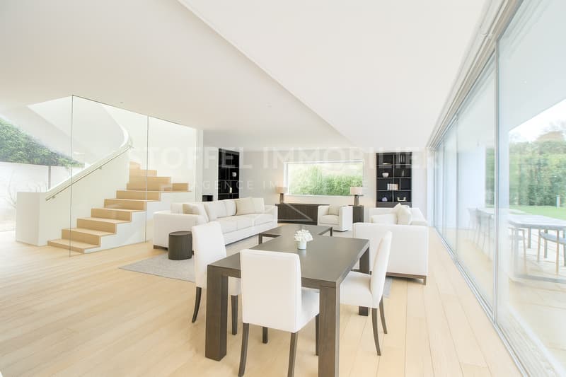 Villa contemporaine avec piscine dans un cadre résidentiel (2)