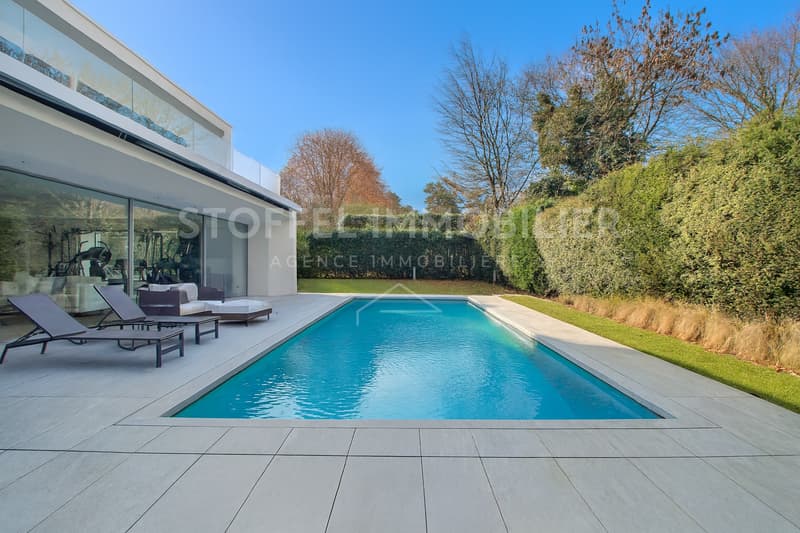 Villa contemporaine avec piscine dans un cadre résidentiel (9)