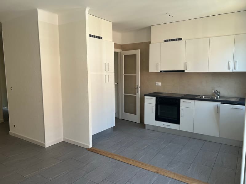Charmant appartement de 2,5 pièces avec balcon à Vallorbe (5)