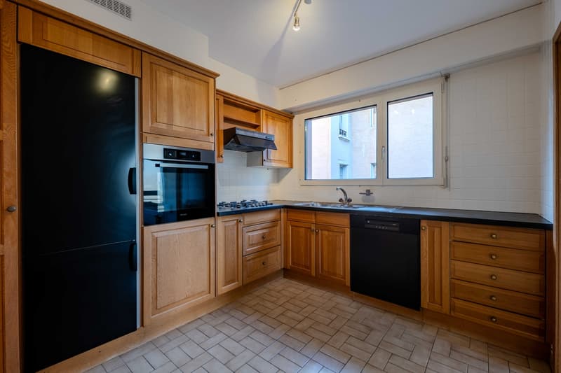 Spacieux appartement de 4.5 pièces, idéalement situé à Renens (2)