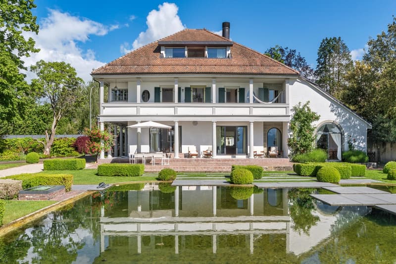 Sublime propriété de maître pieds dans l'eau avec plage privée et garage à bateaux (2)