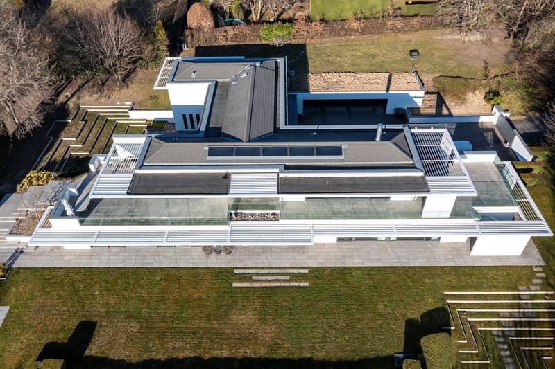 Propriété contemporaine d'exception aux lignes modernes (12)