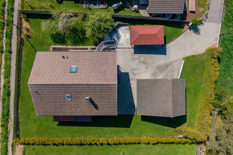 Villa composée de deux appartements incluant un magnifique jardin (13)