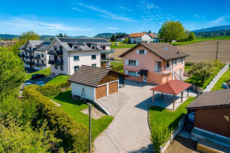 Villa composée de deux appartements incluant un magnifique jardin (2)