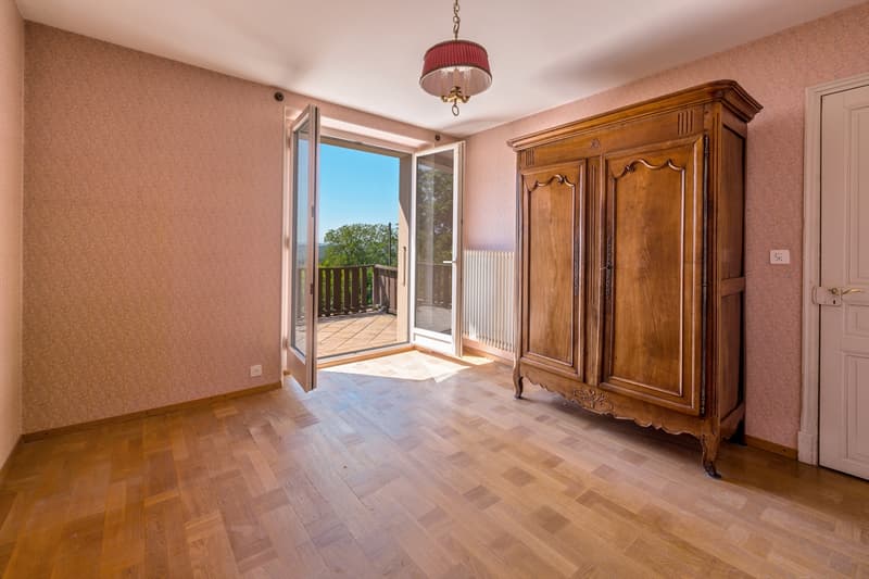 Villa familiale au fort potentiel dans un environnement privilégié (10)