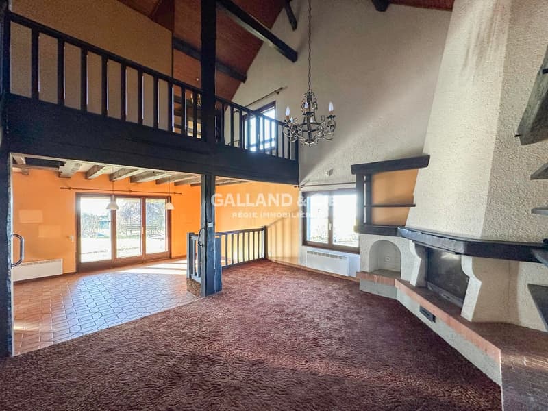 Chandelier, fireplace, wooden beams, sliding glass door, balcony, radiator, carpet