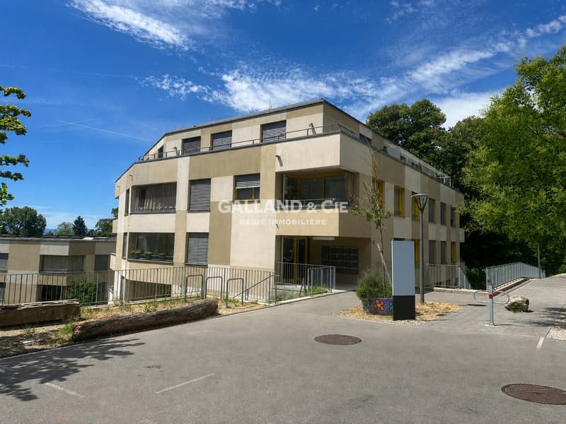 Généreuse surface pour profession médicale ou bureaux - ~164 m² (4)