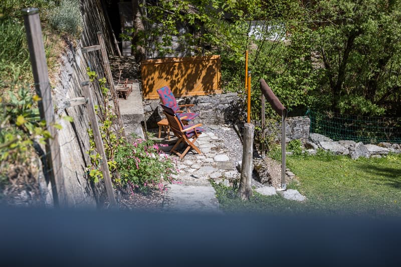 Propriété bifamiliale dans un environnement naturel privilégié (2)