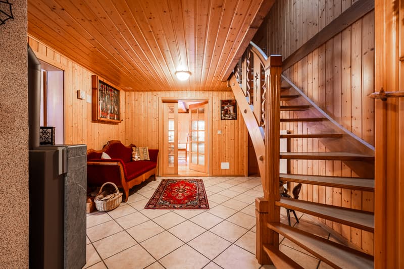 Opportunité rare : immeuble mixte à Jaun (9)