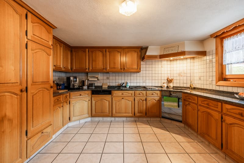 Opportunité rare : immeuble mixte à Jaun (11)