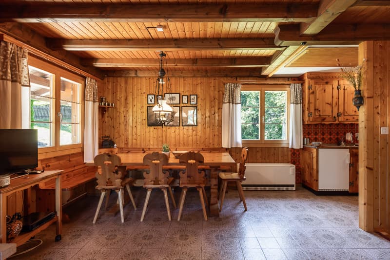Vivre au rythme de la nature : chalet de 4½ pièces au calme et avec (10)