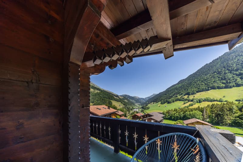 Vivre au rythme de la nature : chalet de 4½ pièces au calme et avec (4)