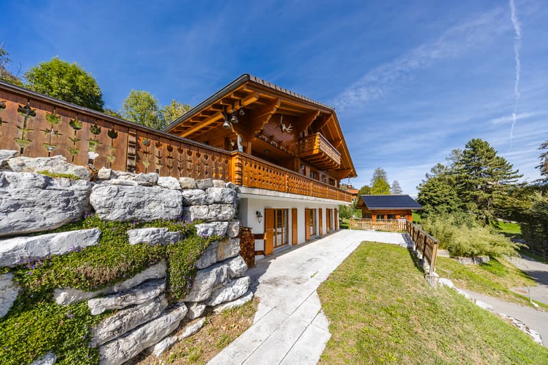 Généreux chalet au calme et avec vue panoramique (2)