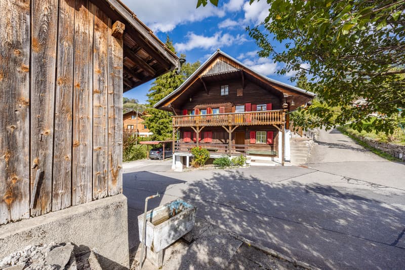 Maison de caractère à réinventer au coeur de Charmey (1)