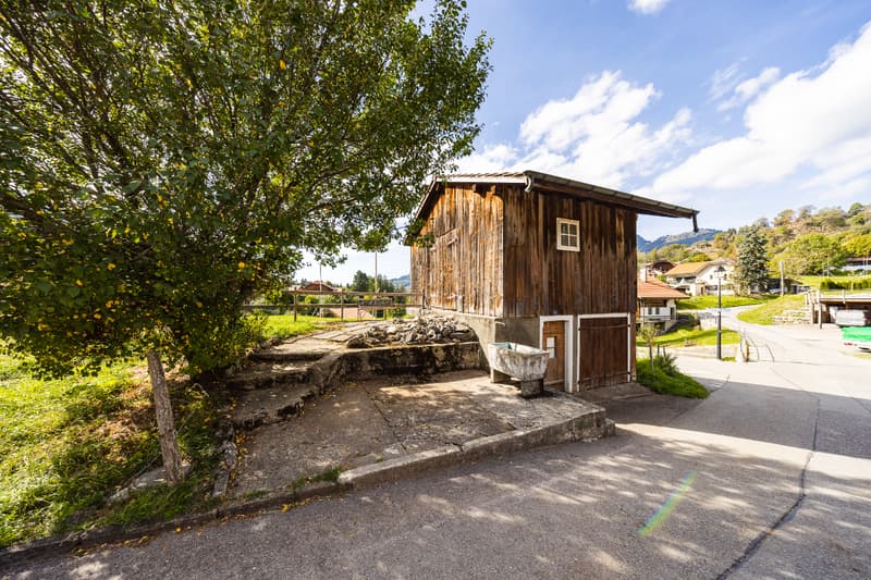 Maison de caractère à réinventer au coeur de Charmey (6)