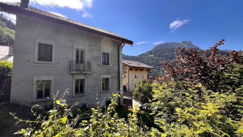Immeuble d'habitation de deux logements à rénover (2)