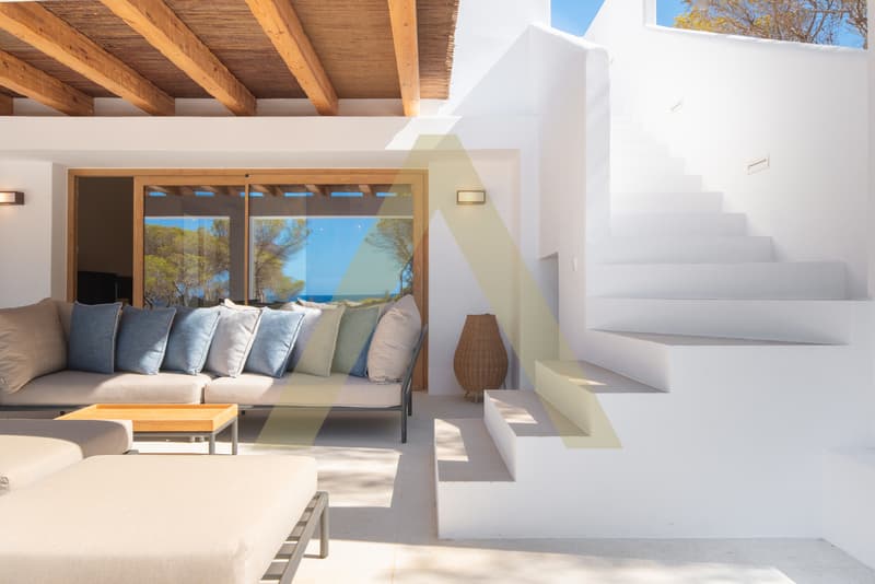 Villa exceptionnelle avec vue sur la mer et licence touristique (12)