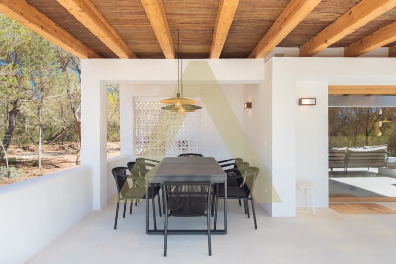 Villa exceptionnelle avec vue sur la mer et licence touristique (7)