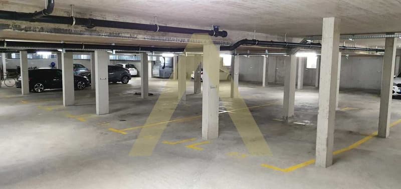 Places de parc à louer (2)