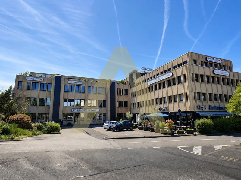 Bureau open space modulable au coeur du quartier d'affaires des Baumettes (1)